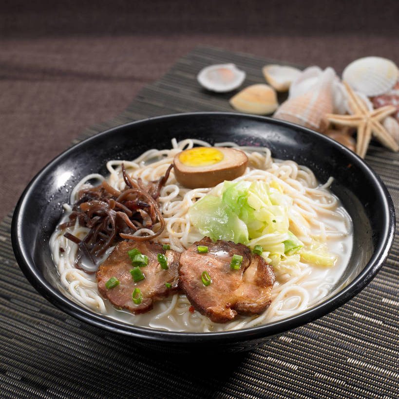 面食,面条,无人,横图,俯视,室内,特写,白天,烹饪,中餐,餐桌,桌子,海星,贝壳,一堆,许多,切开,堆叠,堆积,布料,陶瓷,蛋,鸡蛋,面,肉,料理,食品,陶瓷制品,半个,很多,布纹,叉烧,拉面,卤蛋,猪肉,菜肴,美食,肉类,海洋生物,桌布,食物,一个,动物,餐巾,容器,台布,碗,切,一半,中式,生物,佳肴,单个,餐台,中华料理,储藏,堆,储存,剖面,肉食,切面,豚肉,卵,棘皮动物门,贝类外壳,海螺壳,软体动物外壳,星鱼,餐桌布,彩图,高角度拍摄,鸡卵,鸡子,贮存,shjb1,叉烧拉面