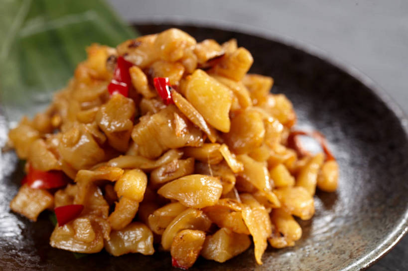 无人,横图,俯视,室内,特写,白天,烹饪,中餐,餐桌,桌子,萝卜,辣椒,蔬菜,洋葱,餐具,叶子,一堆,许多,阴影,堆叠,堆积,朦胧,模糊,新鲜,反射,布料,碟子,盘,影子,陶瓷,料理,食品,绿叶,陶瓷制品,很多,布纹,菜肴,美食,桌布,食物,两个,一个,紫色,盘子,餐巾,碟,台布,中式,嫩叶,佳肴,有机食品,绿色食品,单个,餐台,中华料理,堆,玉葱,萝卜干,辣角,红海椒,大椒,辣虎,广椒,荷兰葱,叶,叶片,圆葱,洋葱头,球葱,莱菔,辣子,红辣椒,海椒,番椒,葱头,餐桌布,彩图,高角度拍摄,红洋葱,shjb1