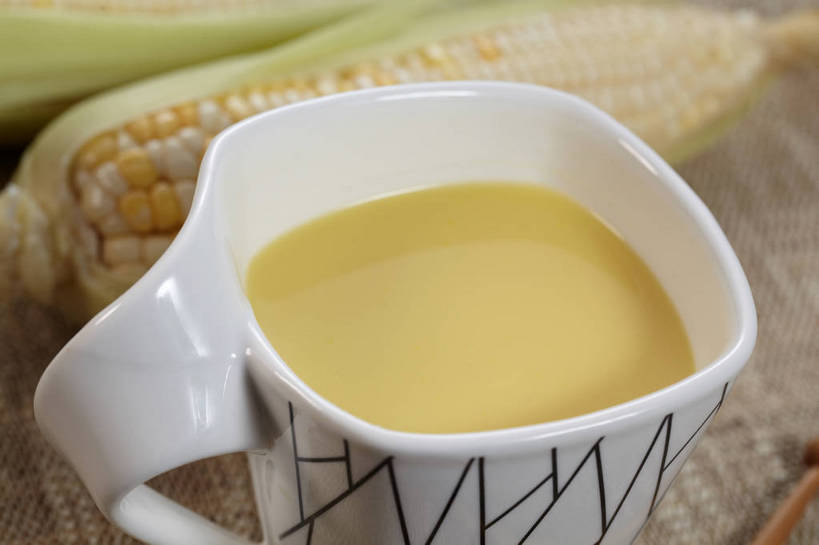 无人,横图,俯视,室内,特写,白天,玉米,餐桌,桌子,蔬菜,杯子,阴影,朦胧,模糊,新鲜,反射,木制,棒子,布料,影子,陶瓷,玉蜀黍,食品,陶瓷制品,饮品,一杯,布纹,蔬菜汁,桌布,食物,饮料,两个,一个,餐巾,马克杯,木制品,水杯,台布,搅拌棒,有机食品,绿色食品,单个,餐台,苞米,可口,苞芦,苞谷,包谷,大蜀黍,番麦,薏米包,玉高粱,玉麦,珍珠米,适口,搅棒,餐桌布,彩图,高角度拍摄,玉米汁,shjb1