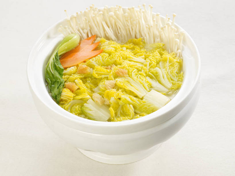 无人,横图,俯视,室内,特写,白天,烹饪,中餐,餐桌,桌子,萝卜,胡萝卜,蔬菜,叶子,新鲜,陶瓷,大白菜,金针菇,菌菇,青菜,料理,食品,绿叶,陶瓷制品,菌类,白菜,菜肴,美食,食物,一个,黄色,绿色,白色,容器,碗,橙色,中式,嫩叶,食用菌,佳肴,有机食品,绿色食品,单个,餐台,中华料理,储藏,真菌,储存,小白菜,黄萝卜,番萝卜,娃娃菜,结球白菜,构菌,金菇,毛柄金钱菌,银针菇,智力菇,不结球白菜,胶菜,叶,叶片,红萝卜,甘荀,彩图,高角度拍摄,丁香萝卜,胡芦菔金,金笋,黄芽白,贮存,shjb1