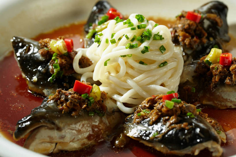 面食,面条,无人,横图,俯视,室内,特写,白天,烹饪,中餐,辣椒,蔬菜,餐具,一堆,许多,堆叠,堆积,新鲜,碟子,盘,葱,青葱,调料,酱料,酱汁,面,肉,鱼肉,佐料,料理,食品,调味品,很多,鱼头,调味料,酱,梅菜,梅干菜,菜肴,美食,肉类,食物,排列,一个,白色,盘子,碟,中式,佳肴,有机食品,绿色食品,单个,中华料理,堆,清蒸,肉食,辣角,红海椒,大椒,辣虎,广椒,摆列,霉干菜,乌干菜,辣子,红辣椒,海椒,番椒,彩图,高角度拍摄,布列,分列,清蒸菜,shjb1