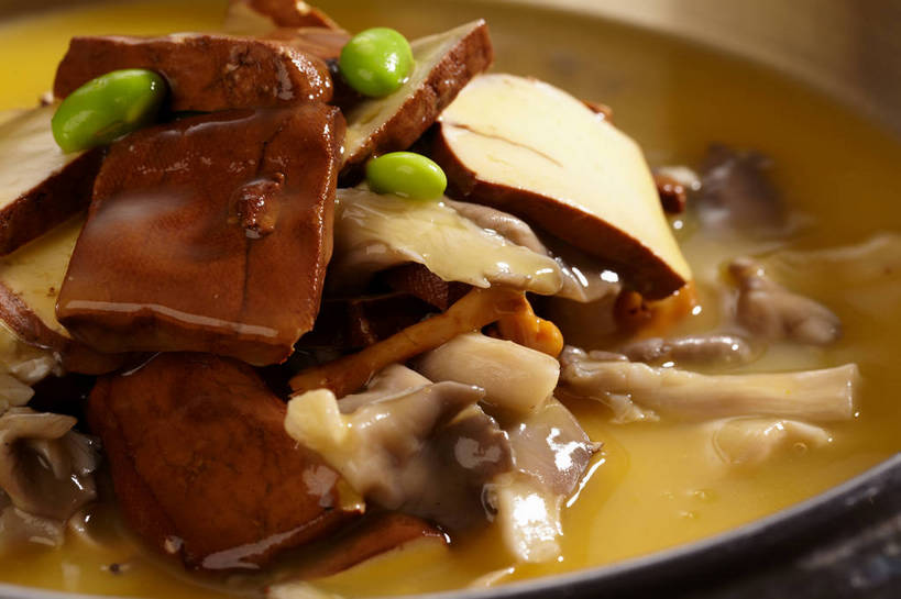 豆腐,无人,横图,俯视,室内,特写,白天,烹饪,中餐,植物,豆,大豆,蔬菜,切开,新鲜,陶瓷,豆类,豆子,菌菇,毛豆,肉,汤,料理,食品,陶瓷制品,菌类,豆腐干,平菇,菜肴,美食,肉类,食物,一个,容器,碗,切,中式,食用菌,佳肴,有机食品,绿色食品,单个,中华料理,储藏,豆干,真菌,豆制品,储存,剖面,肉食,切面,豆科,枝豆,糙皮侧耳,侧耳,黑牡丹菇,黄豆,彩图,高角度拍摄,干子,素火腿,贮存,shjb1