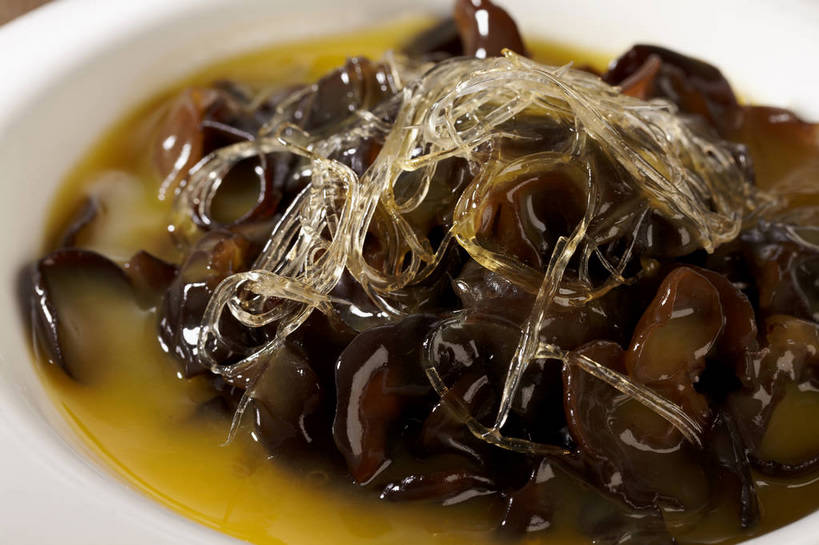 面食,面条,无人,横图,俯视,室内,特写,白天,烹饪,中餐,蔬菜,新鲜,陶瓷,菌菇,调料,酱料,酱汁,面,佐料,料理,食品,陶瓷制品,调味品,调味料,菌类,粉丝,酱,木耳,菜肴,美食,食物,一个,容器,碗,中式,食用菌,佳肴,有机食品,绿色食品,单个,中华料理,储藏,银耳,真菌,储存,冬粉,彩图,高角度拍摄,胶勺,焰耳,贮存,shjb1