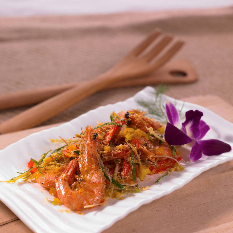 海鲜,无人,横图,俯视,室内,特写,白天,烹饪,中餐,餐桌,桌子,黄瓜,蔬菜,餐具,一堆,许多,堆叠,堆积,新鲜,盛开,木制,叉子,碟子,盘,虾,料理,食品,石斛,很多,花蕾,水产,菜肴,美食,海洋生物,花,花瓣,花朵,鲜花,食物,三个,一朵,紫色,盘子,餐巾,木制品,碟,花苞,花蕊,橙色,中式,佳肴,有机食品,绿色食品,餐台,中华料理,堆,高雅,水生动物,河虾,海产品,水生物,海底动物,餐叉,莳萝,石斛兰,洋茴香,土茴香,金钗石斛,淡泊,花中君子,保洁方巾,口布,淡水虾,青虾,日本沼虾,兰花,进餐用具,青瓜,胡瓜,彩图,高角度拍摄,shjb1,油爆虾