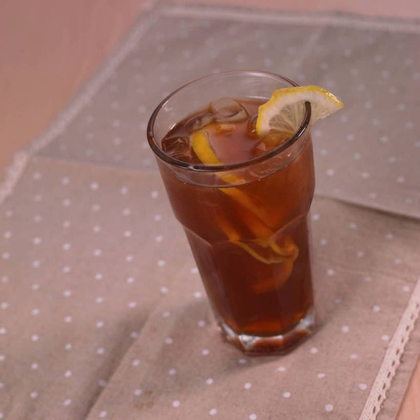 无人,横图,俯视,室内,特写,白天,幸福,餐桌,茶,桌子,柠檬,杯子,水果,切开,新鲜,生食,红茶,茶叶,果实,柠檬红茶,一杯,娱乐,玻璃制品,一个,餐巾,水杯,切,享受,休闲,温馨,放松,乐趣,有机食品,绿色食品,单个,餐台,提神,舒适,醒脑,剖面,切面,保洁方巾,口布,玻璃杯,益母果,柠果,彩图,高角度拍摄,shjb1