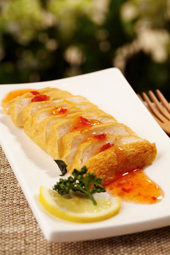 点心,无人,竖图,俯视,室内,特写,白天,餐桌,桌子,柠檬,餐具,水果,叶子,一排,许多,切开,朦胧,模糊,新鲜,整齐,木制,叉子,碟子,盘,调料,酱料,酱汁,生食,佐料,料理,食品,果实,绿叶,调味品,很多,调味料,酱,黄金糕,美食,食物,排列,两个,黄色,红色,盘子,木制品,碟,切,中式,嫩叶,有机食品,绿色食品,餐台,队列,剖面,餐叉,切面,叶,叶片,进餐用具,益母果,柠檬片,柠果,彩图,高角度拍摄,shjb1