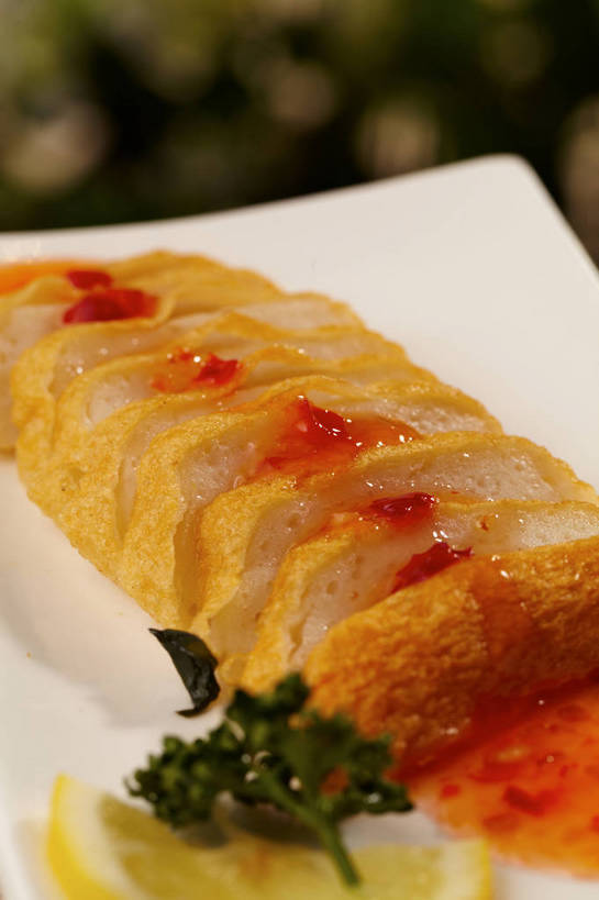 点心,无人,竖图,俯视,室内,特写,白天,餐桌,桌子,柠檬,餐具,水果,叶子,一排,许多,切开,朦胧,模糊,新鲜,整齐,碟子,盘,调料,酱料,酱汁,生食,佐料,料理,食品,果实,绿叶,调味品,很多,调味料,酱,黄金糕,美食,食物,排列,一个,黄色,红色,盘子,碟,切,中式,嫩叶,有机食品,绿色食品,单个,餐台,队列,剖面,切面,叶,叶片,益母果,柠檬片,柠果,彩图,高角度拍摄,shjb1