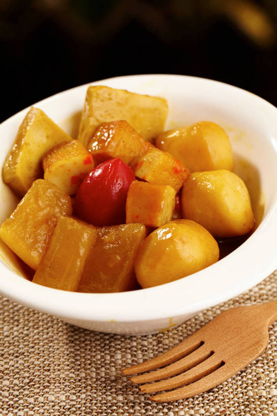 点心,豆腐,咖哩,无人,竖图,俯视,室内,特写,白天,烹饪,餐桌,桌子,蔬菜,西红柿,小番茄,餐具,一堆,许多,切开,堆叠,堆积,朦胧,模糊,新鲜,木制,叉子,陶瓷,调料,肉,汤,料理,食品,年糕,甜点,陶瓷制品,调味品,丸子,很多,调味料,咖喱,菜肴,美食,肉类,肉丸,食物,糕点,两个,红色,餐巾,木制品,容器,碗,甜食,切,中式,佳肴,有机食品,绿色食品,餐台,肉圆,储藏,堆,豆制品,储存,剖面,肉食,餐叉,切面,印度菜,印度料理,小西红柿,樱桃小番茄,珍珠小番茄,保洁方巾,口布,进餐用具,樱桃番茄,圣女果,番茄,彩图,高角度拍摄,咖喱汤,年年糕,贮存,shjb1