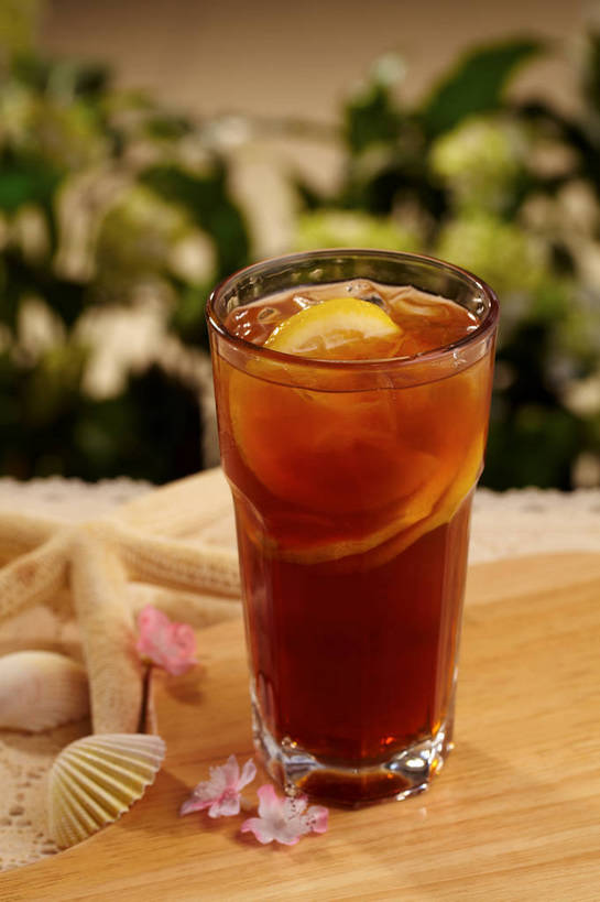 无人,竖图,俯视,室内,特写,白天,幸福,茶,桌面,桌子,海星,柠檬,杯子,贝壳,水果,叶子,许多,切开,朦胧,模糊,新鲜,盛开,纹路,木制,纹理,木桌,冰,生食,红茶,冰块,茶叶,果实,绿叶,柠檬红茶,很多,一杯,花蕾,娱乐,冷冻,海洋生物,玻璃制品,花,花瓣,花朵,鲜花,一个,粉色,黄色,动物,木制品,水杯,花苞,花蕊,切,享受,休闲,温馨,嫩叶,生物,放松,寒冷,乐趣,冰红茶,有机食品,绿色食品,冷藏,单个,冰冷,提神,舒适,醒脑,剖面,切面,肌理,保鲜,棘皮动物门,叶,叶片,贝类外壳,海螺壳,软体动物外壳,玻璃杯,星鱼,益母果,柠檬片,柠果,彩图,高角度拍摄,木桌子,shjb1