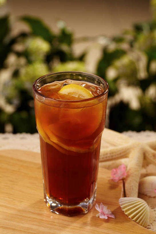 无人,竖图,俯视,室内,特写,白天,幸福,茶,桌面,桌子,海星,柠檬,杯子,贝壳,水果,叶子,许多,切开,朦胧,模糊,新鲜,盛开,纹路,木制,纹理,木桌,冰,生食,红茶,冰块,茶叶,果实,绿叶,柠檬红茶,很多,一杯,花蕾,娱乐,冷冻,海洋生物,玻璃制品,花,花瓣,花朵,鲜花,一个,粉色,黄色,动物,木制品,水杯,花苞,花蕊,切,享受,休闲,温馨,嫩叶,生物,放松,寒冷,乐趣,冰红茶,有机食品,绿色食品,冷藏,单个,冰冷,提神,舒适,醒脑,剖面,切面,肌理,保鲜,棘皮动物门,叶,叶片,贝类外壳,海螺壳,软体动物外壳,玻璃杯,星鱼,益母果,柠檬片,柠果,彩图,高角度拍摄,木桌子,shjb1