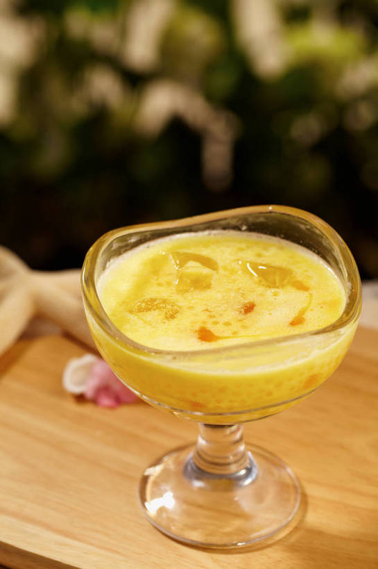 点心,无人,竖图,俯视,室内,特写,白天,餐桌,桌子,海星,杯子,朦胧,模糊,漂浮,盛开,冰,冰块,食品,甜点,甜品,一杯,花蕾,冷冻,海洋生物,玻璃制品,花,花瓣,花朵,鲜花,食物,一个,粉色,黄色,动物,水杯,甜食,花苞,花蕊,生物,寒冷,冷藏,单个,餐台,漂流,冰冷,西米露,甜羹,甜汤,保鲜,流浪,流落,流散,漂泊,飘泊,飘流,西谷米,棘皮动物门,玻璃杯,星鱼,彩图,高角度拍摄,shjb1,糖水