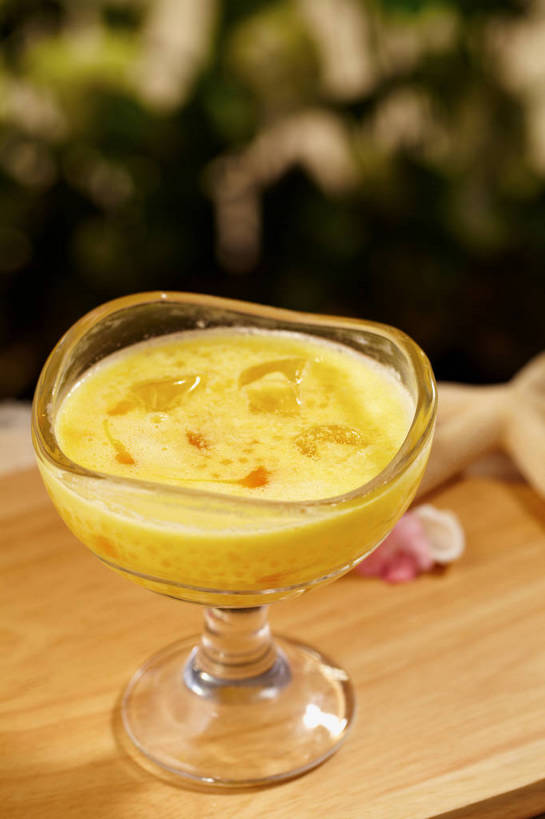 点心,无人,竖图,俯视,室内,特写,白天,餐桌,桌子,海星,杯子,朦胧,模糊,漂浮,盛开,冰,冰块,食品,甜点,甜品,一杯,花蕾,冷冻,海洋生物,玻璃制品,花,花瓣,花朵,鲜花,食物,一个,粉色,黄色,动物,水杯,甜食,花苞,花蕊,生物,寒冷,冷藏,单个,餐台,漂流,冰冷,西米露,甜羹,甜汤,保鲜,流浪,流落,流散,漂泊,飘泊,飘流,西谷米,棘皮动物门,玻璃杯,星鱼,彩图,高角度拍摄,shjb1,糖水