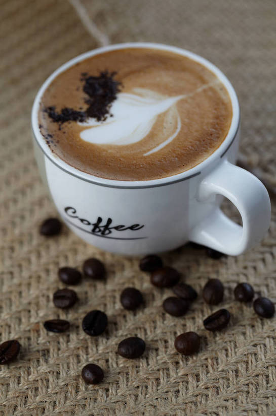 咖啡,无人,竖图,俯视,室内,特写,白天,幸福,植物,餐桌,桌子,豆,杯子,许多,朦胧,模糊,英文,标志,瓷器,文字,字符,字母,豆类,豆子,咖啡杯,陶瓷制品,很多,洒,娱乐,标识,饮料,一个,黑色,咖啡豆,享受,休闲,温馨,放松,乐趣,单个,餐台,英文字母,提神,舒适,瓷杯,醒脑,豆科,咖啡拉花,软饮料,咖啡因,花式咖啡,撒,彩图,高角度拍摄,shjb1