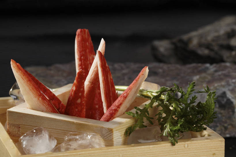 无人,横图,俯视,室内,特写,白天,烹饪,中餐,石头,餐桌,桌子,蔬菜,叶子,切开,新鲜,木制,石子,冰,冰块,料理,食品,绿叶,蓬蒿,冷冻,火锅,菜肴,美食,食物,两个,一个,红色,绿色,木制品,容器,碗,切,中式,嫩叶,寒冷,佳肴,有机食品,绿色食品,冷藏,单个,餐台,中华料理,储藏,冰冷,储存,蟹棒,蟹肉棒,剖面,切面,茼蒿,春菊,茼蒿菜,保鲜,叶,叶片,石块,岩石,彩图,高角度拍摄,蟹足棒,贮存,shjb1