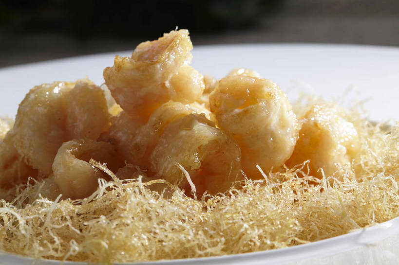 无人,横图,俯视,室内,特写,白天,烹饪,中餐,餐桌,桌子,蔬菜,土豆,餐具,一堆,许多,堆叠,堆积,新鲜,碟子,盘,肉,油炸,炸虾,料理,食品,很多,菜肴,美食,肉类,食物,一个,黄色,盘子,碟,中式,佳肴,有机食品,绿色食品,单个,餐台,中华料理,堆,虾肉,肉食,虾球,馍馍蛋,洋芋,山药蛋,马铃薯,彩图,高角度拍摄,炸虾球,shjb1,金丝虾球