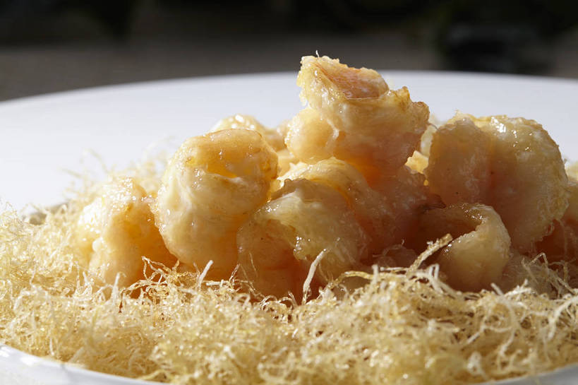 无人,横图,俯视,室内,特写,白天,烹饪,中餐,餐桌,桌子,蔬菜,土豆,餐具,一堆,许多,堆叠,堆积,新鲜,碟子,盘,肉,油炸,炸虾,料理,食品,很多,菜肴,美食,肉类,食物,一个,黄色,盘子,碟,中式,佳肴,有机食品,绿色食品,单个,餐台,中华料理,堆,虾肉,肉食,虾球,馍馍蛋,洋芋,山药蛋,马铃薯,彩图,高角度拍摄,炸虾球,shjb1,金丝虾球