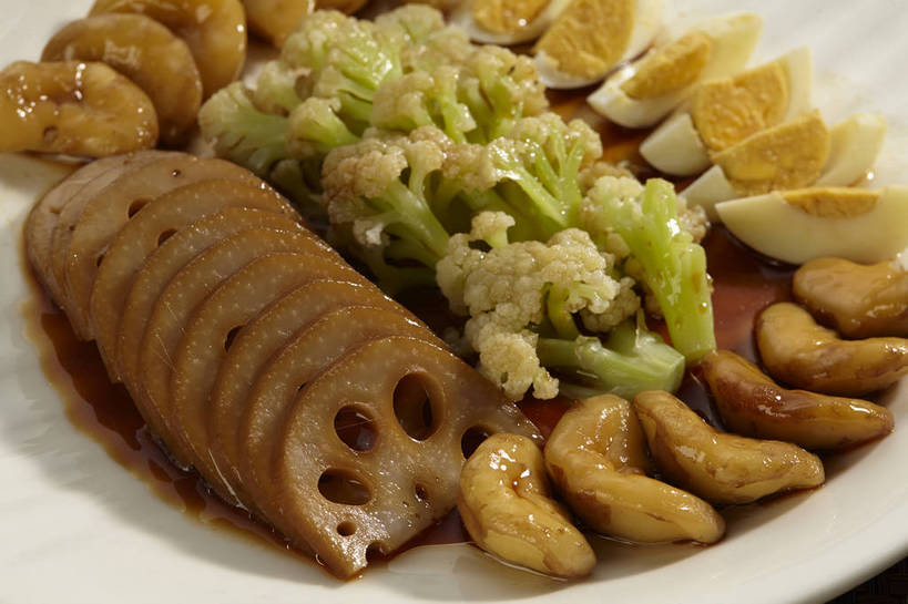 拼盘,无人,横图,俯视,室内,特写,白天,烹饪,中餐,餐具,许多,切开,碟子,盘,花菜,花椰菜,蛋,调料,鸡蛋,酱料,酱汁,佐料,料理,食品,水煮蛋,调味品,很多,调味料,酱,冷盘,藕,菜肴,美食,菜花,食物,排列,一个,盘子,碟,切,中式,菱角,冷菜,凉菜,佳肴,单个,中华料理,椰菜花,剖面,切面,草鸡蛋,卵,摆列,芰实,菱实,乌菱,白煮蛋,莲藕,彩图,高角度拍摄,本鸡蛋,笨鸡蛋,柴鸡蛋,山鸡蛋,土鸡蛋,水栗子,菜藕,光旁,果藕,荷藕,湖藕,藕节,水鞭蓉,布列,分列,shjb1