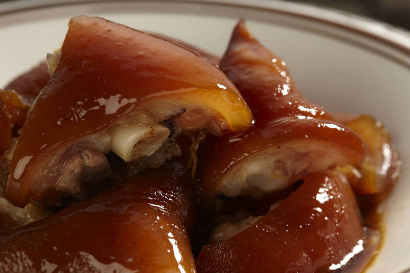 无人,横图,俯视,室内,特写,白天,烹饪,中餐,一堆,许多,切开,堆叠,堆积,陶瓷,红烧,料理,食品,陶瓷制品,很多,猪手,猪蹄,猪爪,菜肴,美食,食物,一个,容器,碗,切,中式,佳肴,单个,中华料理,储藏,堆,储存,剖面,切面,猪脚,红烧菜,彩图,高角度拍摄,红烧猪蹄,贮存,shjb1