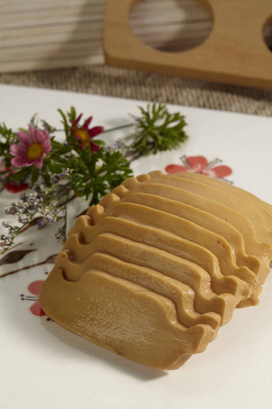 无人,竖图,俯视,室内,特写,白天,烹饪,中餐,餐桌,桌子,餐具,叶子,一排,许多,切开,整齐,盛开,碟子,盘,料理,食品,绿叶,很多,花蕾,菜肴,美食,花,花瓣,花朵,鲜花,食物,排列,一个,白色,盘子,碟,花苞,花蕊,切,中式,嫩叶,佳肴,单个,餐台,中华料理,豆制品,队列,剖面,切面,叶,叶片,彩图,高角度拍摄,素鲍鱼,shjb1