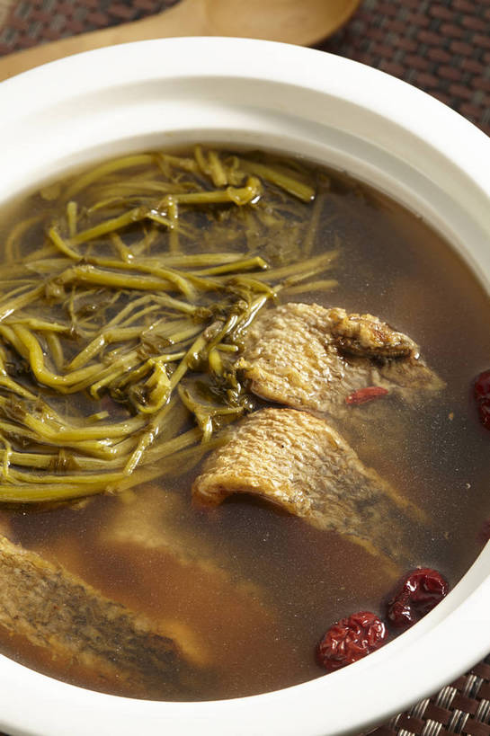 无人,竖图,俯视,室内,特写,白天,烹饪,植物,餐桌,桌子,漂浮,木制,勺子,陶瓷,肉,汤,鱼肉,料理,食品,果实,草药,药草,陶瓷制品,酸菜,菜肴,美食,肉类,中药,食物,腌制,两个,红色,木制品,容器,调羹,汤匙,碗,枣,红枣,佳肴,餐台,储藏,漂流,枸杞子,枸杞,储存,鱼汤,枣子,药材,中草药,肉食,中药材,本草,腌制食品,流浪,苟起子,枸杞豆,枸杞果,血杞子,流落,流散,漂泊,飘泊,飘流,大枣,彩图,高角度拍摄,贮存,shjb1