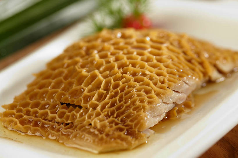 无人,横图,俯视,室内,特写,白天,烹饪,中餐,餐桌,桌子,樱桃,餐具,水果,叶子,朦胧,模糊,新鲜,碟子,盘,调料,酱料,酱汁,肉,生食,佐料,牛肉,料理,食品,果实,绿叶,调味品,调味料,酱,菜肴,美食,肉类,食物,一个,红色,盘子,碟,中式,嫩叶,佳肴,有机食品,绿色食品,单个,餐台,中华料理,毛肚,肉食,百叶,牛百叶,叶,叶片,樱珠,莺桃,英桃,楔桃,牛桃,荆桃,彩图,高角度拍摄,牛肚,肚尖,牛胃,shjb1