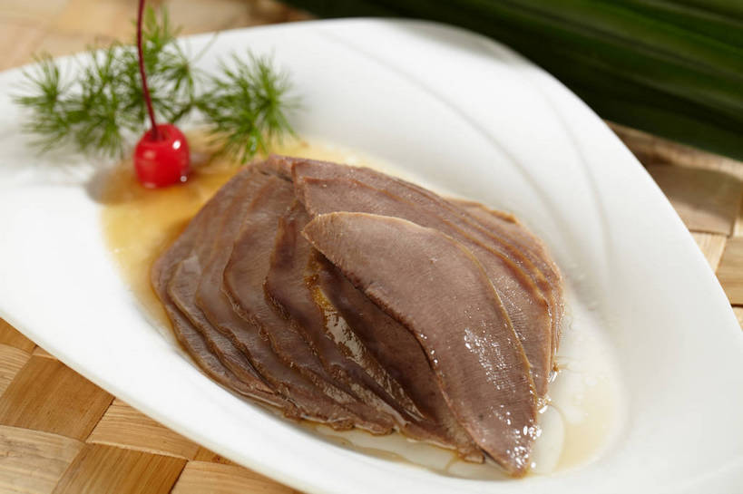 无人,横图,俯视,室内,特写,白天,烹饪,中餐,餐桌,桌子,樱桃,餐具,水果,叶子,一排,许多,切开,朦胧,模糊,新鲜,整齐,碟子,盘,调料,酱料,酱汁,肉,生食,佐料,牛肉,料理,食品,果实,绿叶,调味品,很多,调味料,酱,冷盘,菜肴,美食,肉类,食物,排列,一个,红色,绿色,盘子,碟,切,中式,嫩叶,冷菜,凉菜,佳肴,有机食品,绿色食品,单个,餐台,中华料理,堆,队列,卤肉,卤味,剖面,肉食,切面,舌头,叶,叶片,樱珠,莺桃,英桃,楔桃,牛桃,荆桃,彩图,高角度拍摄,牛脷,牛舌,shjb1