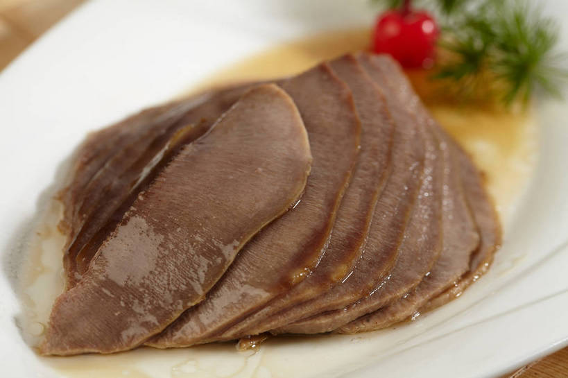 无人,横图,俯视,室内,特写,白天,烹饪,中餐,餐桌,桌子,樱桃,餐具,水果,叶子,一排,许多,切开,朦胧,模糊,新鲜,整齐,碟子,盘,调料,酱料,酱汁,肉,生食,佐料,牛肉,料理,食品,果实,绿叶,调味品,很多,调味料,酱,冷盘,菜肴,美食,肉类,食物,排列,一个,红色,绿色,盘子,碟,切,中式,嫩叶,冷菜,凉菜,佳肴,有机食品,绿色食品,单个,餐台,中华料理,堆,队列,卤肉,卤味,剖面,肉食,切面,舌头,叶,叶片,樱珠,莺桃,英桃,楔桃,牛桃,荆桃,彩图,高角度拍摄,牛脷,牛舌,shjb1