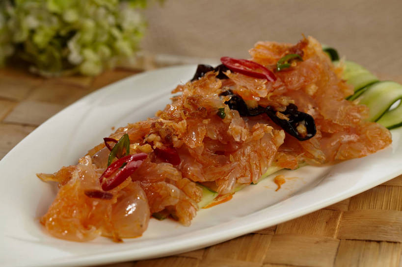 无人,横图,俯视,室内,特写,白天,烹饪,中餐,餐桌,桌子,黄瓜,辣椒,蔬菜,餐具,一堆,许多,堆叠,堆积,朦胧,模糊,新鲜,盛开,碟子,盘,料理,食品,很多,花蕾,冷盘,菜肴,美食,花,花瓣,花朵,鲜花,食物,一个,红色,绿色,白色,盘子,碟,花苞,花蕊,中式,冷菜,凉拌海蜇头,凉菜,佳肴,有机食品,绿色食品,单个,餐台,中华料理,堆,海蜇头,辣角,红海椒,大椒,辣虎,广椒,本帮菜,沪菜,上海菜,青瓜,辣子,胡瓜,红辣椒,海椒,番椒,彩图,高角度拍摄,shjb1