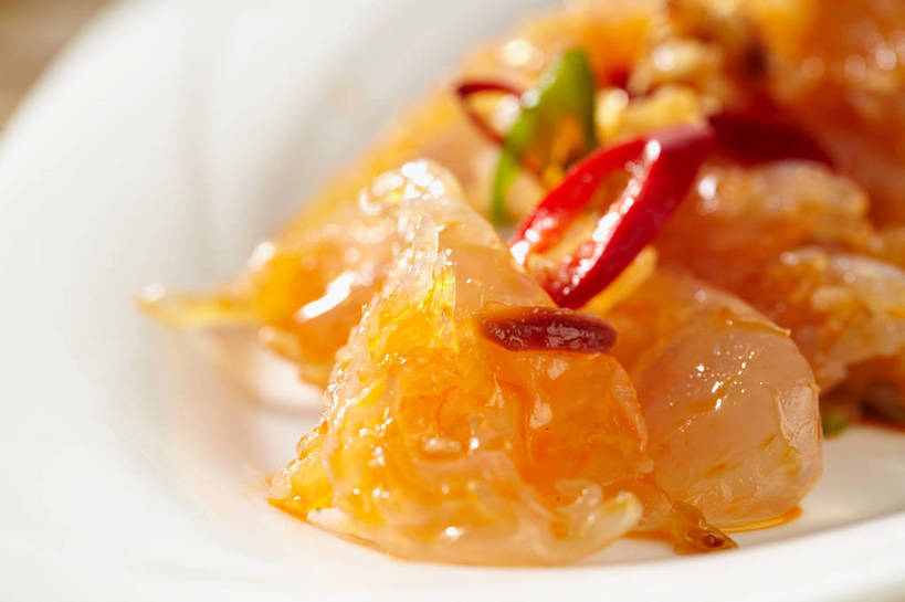 无人,横图,俯视,室内,特写,白天,烹饪,中餐,餐桌,桌子,黄瓜,辣椒,蔬菜,餐具,一堆,许多,堆叠,堆积,朦胧,模糊,新鲜,盛开,碟子,盘,料理,食品,很多,花蕾,冷盘,菜肴,美食,花,花瓣,花朵,鲜花,食物,一个,红色,绿色,白色,盘子,碟,花苞,花蕊,中式,冷菜,凉拌海蜇头,凉菜,佳肴,有机食品,绿色食品,单个,餐台,中华料理,堆,海蜇头,辣角,红海椒,大椒,辣虎,广椒,本帮菜,沪菜,上海菜,青瓜,辣子,胡瓜,红辣椒,海椒,番椒,彩图,高角度拍摄,shjb1