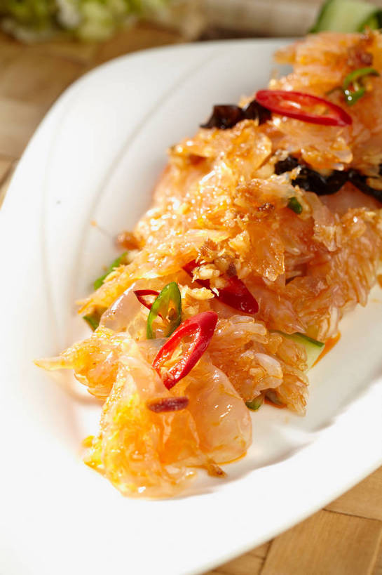 无人,竖图,俯视,室内,特写,白天,烹饪,中餐,餐桌,桌子,黄瓜,辣椒,蔬菜,餐具,一堆,许多,堆叠,堆积,朦胧,模糊,新鲜,盛开,碟子,盘,料理,食品,很多,花蕾,冷盘,菜肴,美食,花,花瓣,花朵,鲜花,食物,一个,红色,绿色,白色,盘子,碟,花苞,花蕊,中式,冷菜,凉拌海蜇头,凉菜,佳肴,有机食品,绿色食品,单个,餐台,中华料理,堆,海蜇头,辣角,红海椒,大椒,辣虎,广椒,本帮菜,沪菜,上海菜,青瓜,辣子,胡瓜,红辣椒,海椒,番椒,彩图,高角度拍摄,shjb1