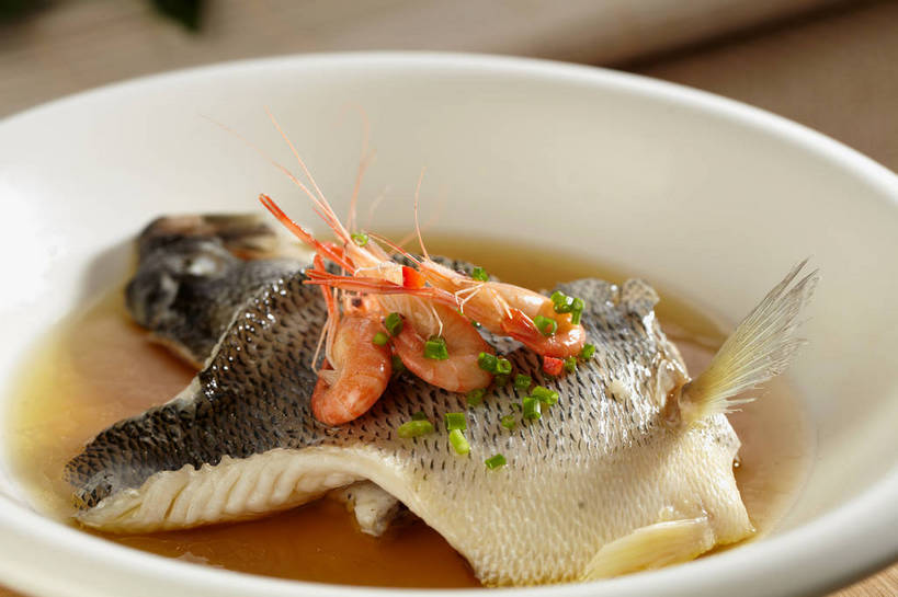 海鲜,无人,横图,俯视,室内,特写,白天,烹饪,中餐,餐桌,桌子,蔬菜,餐具,一排,朦胧,模糊,新鲜,整齐,碟子,盘,葱,青葱,调料,酱料,酱汁,肉,虾,鱼肉,佐料,料理,食品,调味品,调味料,水产,酱,菜肴,美食,肉类,海洋生物,食物,排列,三个,一个,绿色,盘子,碟,橙色,中式,佳肴,有机食品,绿色食品,单个,餐台,中华料理,队列,水生动物,河虾,海产品,水生物,肉食,海底动物,蒸菜,淡水虾,青虾,日本沼虾,彩图,高角度拍摄,清蒸鱼,shjb1