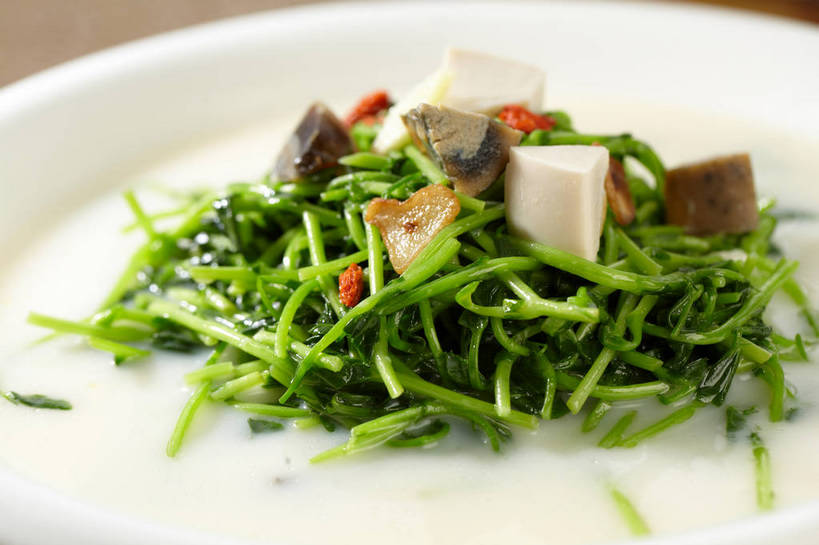 豆腐,无人,横图,俯视,室内,特写,白天,烹饪,西餐,植物,蔬菜,叶子,一堆,许多,堆叠,堆积,新鲜,陶瓷,肉,蔬菜汤,汤,料理,食品,果实,绿叶,草药,药草,陶瓷制品,很多,豆苗,菜肴,美食,肉类,中药,食物,一个,红色,绿色,白色,容器,碗,嫩叶,西式,佳肴,有机食品,绿色食品,单个,储藏,堆,枸杞子,枸杞,豆制品,储存,药材,中草药,豌豆苗,肉食,中药材,本草,豌豆藤,苟起子,枸杞豆,枸杞果,血杞子,羹汤,叶,叶片,彩图,高角度拍摄,贮存,shjb1,上汤豆苗