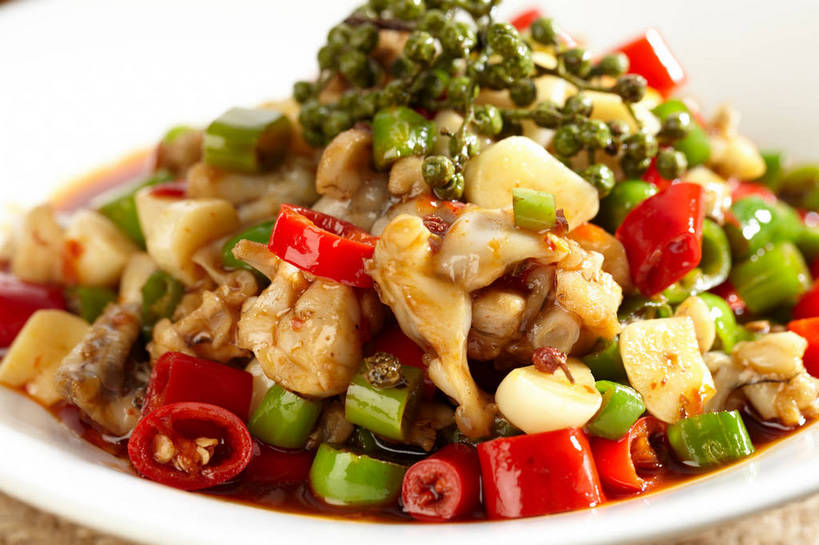 无人,横图,俯视,室内,特写,白天,烹饪,中餐,餐桌,桌子,野生动物,辣椒,蔬菜,餐具,一堆,许多,切开,堆叠,堆积,新鲜,碟子,盘,青椒,调料,调味,酱料,酱汁,肉,香料,佐料,料理,食品,调味品,很多,调味料,酱,牛蛙,菜肴,美食,肉类,食物,一个,动物,盘子,碟,切,中式,可爱,活泼,佳肴,有机食品,绿色食品,单个,餐台,中华料理,堆,花椒,山椒,配料,干辣椒,脱水,剖面,肉食,切面,辣角,红海椒,大椒,辣虎,广椒,作料,大花椒,狗椒,红花椒,青花椒,蜀椒,香椒,辣子,红辣椒,红椒,海椒,番椒,彩图,高角度拍摄,干海椒,筒筒辣角,赣菜,江西菜,shjb1,香辣牛蛙