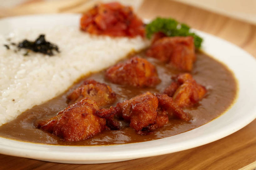 米饭,咖哩,无人,横图,俯视,室内,特写,白天,烹饪,餐桌,桌子,餐具,叶子,朦胧,模糊,碟子,盘,调料,肉,料理,食品,绿叶,饭,调味品,调味料,咖喱,菜肴,美食,肉类,食物,一个,绿色,盘子,碟,嫩叶,佳肴,单个,餐台,五谷,肉食,咖喱饭,印度菜,印度料理,叶,叶片,彩图,高角度拍摄,shjb1