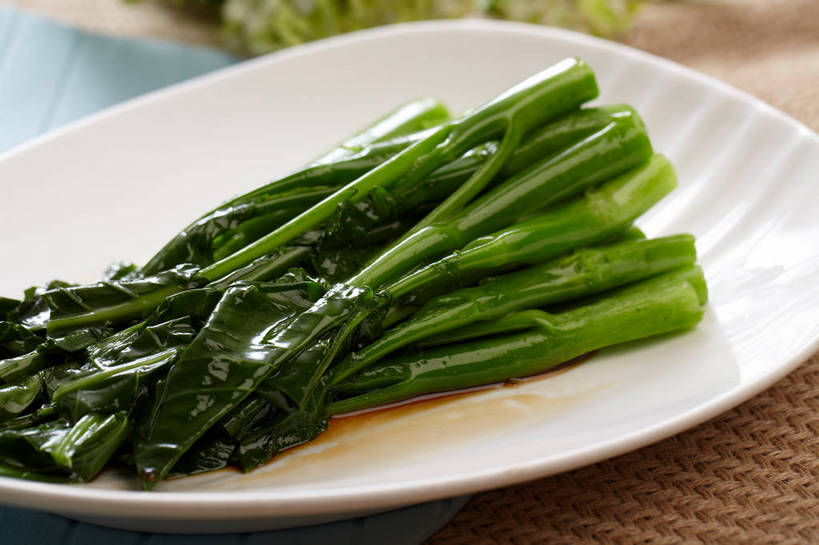 无人,横图,俯视,室内,特写,白天,烹饪,中餐,餐桌,桌子,蔬菜,餐具,叶子,一排,阴影,新鲜,整齐,盛开,反射,碟子,盘,影子,炒菜,调料,酱料,酱汁,佐料,料理,食品,绿叶,杯垫,调味品,调味料,花蕾,酱,芥蓝,菜肴,美食,花,花瓣,花朵,鲜花,食物,排列,一个,绿色,盘子,垫子,碟,花苞,花蕊,中式,嫩叶,佳肴,有机食品,绿色食品,单个,餐台,中华料理,堆,队列,绿叶甘蓝,叶,叶片,彩图,高角度拍摄,白花芥蓝,佛光菜,格蓝菜,隔暝仔菜,卷叶菜,shjb1,炒芥兰