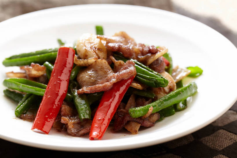 无人,横图,俯视,室内,特写,白天,烹饪,中餐,餐桌,桌子,辣椒,蔬菜,餐具,一堆,许多,堆叠,堆积,新鲜,碟子,盘,肉,料理,食品,很多,猪肉,菜肴,美食,肉类,食物,一个,红色,绿色,盘子,碟,中式,佳肴,有机食品,绿色食品,单个,餐台,中华料理,堆,肉食,辣角,红海椒,大椒,辣虎,广椒,豚肉,湖南菜,湘菜,辣子,红辣椒,海椒,番椒,彩图,高角度拍摄,辣椒炒肉,shjb1