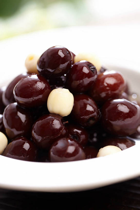 点心,蜂蜜,无人,竖图,俯视,室内,特写,白天,餐桌,桌子,餐具,一堆,许多,堆叠,堆积,朦胧,模糊,碟子,盘,莲子,食品,甜点,甜品,很多,食物,糕点,一个,红色,白色,盘子,碟,甜食,枣,红枣,单个,餐台,堆,枣子,花蜜,止痛,莲米,莲肉,莲实,解毒,冬酿,石蜜,大枣,彩图,高角度拍摄,shjb1,蜜汁红枣