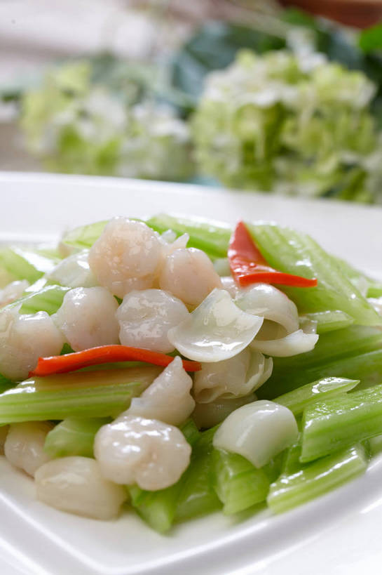 无人,竖图,俯视,室内,特写,白天,烹饪,中餐,餐桌,桌子,辣椒,芹菜,蔬菜,餐具,一堆,许多,堆叠,堆积,朦胧,模糊,新鲜,盛开,碟子,盘,西芹,肉,虾仁,料理,食品,很多,花蕾,菜肴,美食,肉类,花,花瓣,花朵,鲜花,食物,一个,红色,绿色,白色,盘子,碟,花苞,花蕊,中式,佳肴,有机食品,绿色食品,单个,餐台,中华料理,堆,虾肉,肉食,辣角,红海椒,大椒,辣虎,广椒,强瞿,百合,倒仙,番韭,山丹,药芹,水芹,辣子,红辣椒,旱芹,海椒,番椒,彩图,高角度拍摄,西洋芹菜,shjb1,西芹百合炒虾仁