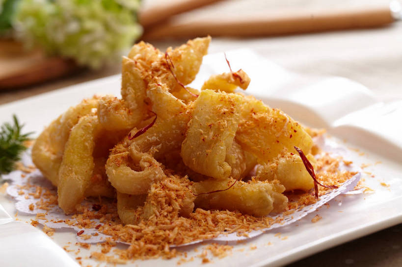 无人,横图,俯视,室内,特写,白天,烹饪,花海,花圃,植物,餐桌,桌子,餐具,叶子,一堆,许多,堆叠,堆积,朦胧,模糊,盛开,木制,碟子,盘,勺子,肉,油炸,炸虾,料理,食品,绿叶,很多,花蕾,菜肴,美食,肉类,花,花瓣,花朵,花卉,鲜花,食物,三个,绿色,盘子,餐巾,木制品,调羹,碟,汤匙,花丛,花束,花田,花苞,花蕊,橙色,嫩叶,佳肴,餐台,堆,虾肉,肉食,保洁方巾,口布,叶,叶片,彩图,高角度拍摄,shjb1