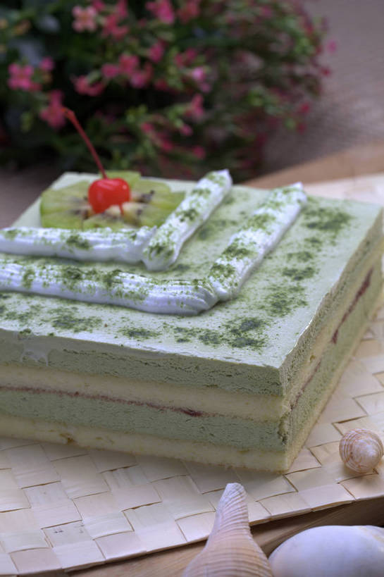 点心,无人,竖图,俯视,室内,特写,白天,下午茶,幸福,餐桌,茶,桌子,樱桃,贝壳,餐具,水果,一块,切开,新鲜,盛开,碟子,盘,生食,绿茶,抹茶,茶叶,食品,果实,花蕾,娱乐,花,花瓣,花朵,鲜花,食物,糕点,一个,粉色,红色,盘子,碟,花苞,花蕊,切,享受,休闲,温馨,放松,乐趣,有机食品,绿色食品,单个,餐台,抹茶蛋糕,提神,舒适,醒脑,剖面,切面,贝类外壳,海螺壳,软体动物外壳,樱珠,莺桃,英桃,楔桃,牛桃,荆桃,彩图,高角度拍摄,不发酵茶,苦茗,蛋糕,shjb1