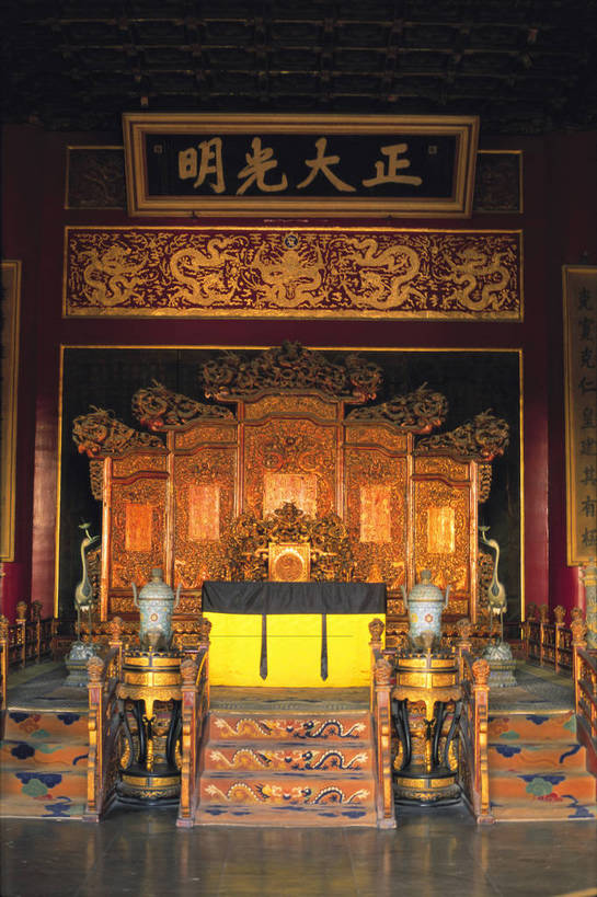 故宫,宫殿,竖图,彩色,室内,旅游,度假,名胜古迹,标志建筑,地标,建筑,雕塑,北京,中国,亚洲,风俗,遗迹,艺术,装饰,雕刻,雕像,柱子,文化遗产,古迹,历史,文物,娱乐,建设,传统,古建筑,殿堂,工艺品,紫禁城,享受,休闲,旅游胜地,放松,精神,竖,摄影,古代建筑,纪念,严肃,美术,权威,矗立,宫廷,象征,美好,主题,耸立,感受,陈列,古文明,东亚,中华人民共和国,功能,美学,权力,威严,权势,挺立,王宫,古代文明,制度,特征,势力,尊严,彩图,旅行,皇宫,bj174