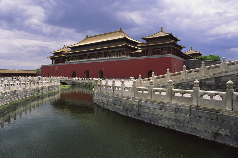 故宫,宫殿,栏杆,横图,彩色,室外,白天,旅游,度假,名胜古迹,标志建筑,地标,建筑,雕塑,北京,中国,亚洲,游人,风俗,清澈,遗迹,艺术,装饰,雕刻,雕像,柱子,水池,文化遗产,桥,古迹,历史,文物,娱乐,建设,传统,古建筑,殿堂,蓝天,工艺品,紫禁城,天,享受,休闲,旅游胜地,放松,精神,摄影,古代建筑,纪念,美术,权威,象征,美好,主题,感受,陈列,古文明,东亚,中华人民共和国,功能,美学,权力,权势,古代文明,明澈,清彻,清亮,制度,特征,势力,彩图,旅行,bj174