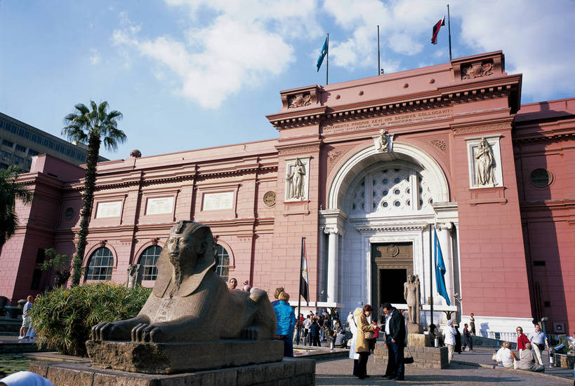 横图,彩色,室外,白天,旅游,度假,名胜古迹,标志建筑,城市,地标,建筑,非洲,埃及,开罗,清澈,遗迹,文化遗产,首都,古迹,文化,文物,娱乐,建设,古建筑,石柱,蓝色,天空,天,享受,休闲,旅游胜地,放松,摄影,古代建筑,文明,古文明,北非,首府,阿拉伯埃及共和国,金字塔之国,棉花之国,阿非利加洲,开罗省,奇迹,古埃及文明,古代文明,明澈,清彻,清亮,彩图,旅行,埃及博物馆,开罗国家博物馆,开罗博物馆,bj174