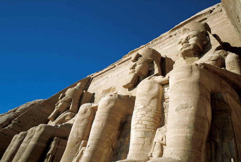 寺庙,横图,彩色,室外,白天,旅游,度假,名胜古迹,标志建筑,城市,地标,建筑,非洲,埃及,苏丹,清澈,遗迹,文化遗产,神庙,古迹,文化,文物,娱乐,建设,古建筑,石柱,蓝色,天空,天,享受,休闲,旅游胜地,放松,摄影,古代建筑,古埃及,文明,古文明,北非,首府,阿拉伯埃及共和国,金字塔之国,棉花之国,阿斯旺,阿斯旺省,阿非利加洲,奇迹,古埃及文明,古代文明,明澈,清彻,清亮,苏丹共和国,阿布辛贝神庙,拉美西斯二世神庙,努比亚,阿布辛拜勒神庙,库赖迈,彩图,旅行,庙,努比亚文物遗址,努比亚遗址,bj174