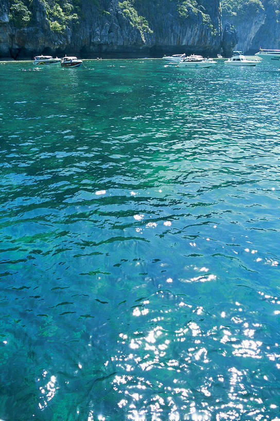 竖图,彩色,室外,白天,旅游,度假,海洋,名胜古迹,标志建筑,地标,建筑,轮船,棕榈树,泰国,亚洲,游客,遗迹,热带,热带风光,古迹,文物,娱乐,建设,古建筑,游轮,游船,蓝色,天空,自然,海水,天,享受,休闲,旅游胜地,放松,竖,摄影,生活方式,矗立,海滨,度假村,美好,自然风光,南亚,耸立,古文明,皮皮岛,挺立,海,彩图,观光,旅行,bj174