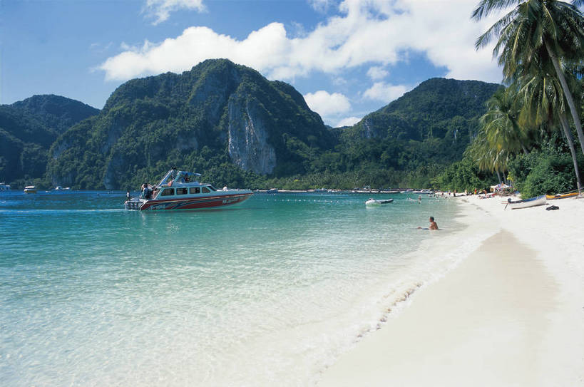 横图,彩色,室外,白天,旅游,度假,运动,海洋,名胜古迹,标志建筑,地标,建筑,泰国,亚洲,游客,遗迹,热带,热带风光,古迹,文物,娱乐,建设,古建筑,海水,享受,休闲,游玩,旅游胜地,放松,潜水,摄影,生活方式,活动,海滨,度假村,美好,南亚,古文明,皮皮岛,海,彩图,观光,旅行,bj174