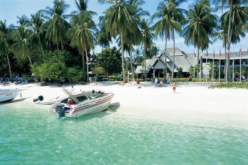 横图,彩色,室外,白天,旅游,度假,运动,海洋,名胜古迹,树林,标志建筑,地标,建筑,泰国,亚洲,游客,遗迹,海岸,热带,热带风光,古迹,文物,娱乐,建设,古建筑,海水,享受,休闲,游玩,旅游胜地,放松,潜水,摄影,生活方式,活动,海滨,度假村,美好,南亚,古文明,皮皮岛,海,彩图,观光,旅行,bj174