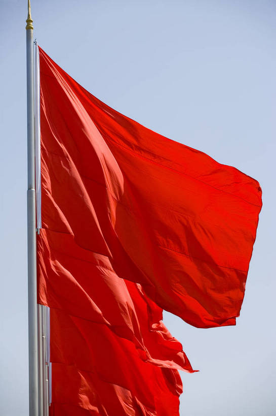 竖图,彩色,室外,白天,旅游,城市,建筑,指示牌,北京,天安门广场,中国,亚洲,标志,纪念碑,历史,标识,红旗,建筑物,红色,飘,竖,摄影,纪念,政治,东亚,发展,中华人民共和国,发达,共产主义,彩图,旅行,红,bj174