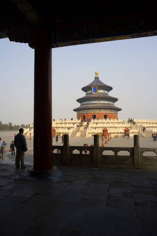 寺庙,竖图,彩色,室外,白天,旅游,度假,名胜古迹,标志建筑,地标,建筑,北京,中国,亚洲,遗迹,墙,金黄,古迹,文物,娱乐,建设,古建筑,黄金,建筑物,黄色,享受,休闲,金色,旅游胜地,放松,竖,摄影,严肃,权威,中国文化,古文明,东亚,中华人民共和国,权力,威严,权势,势力,尊严,彩图,旅行,寺,传统文化,bj174