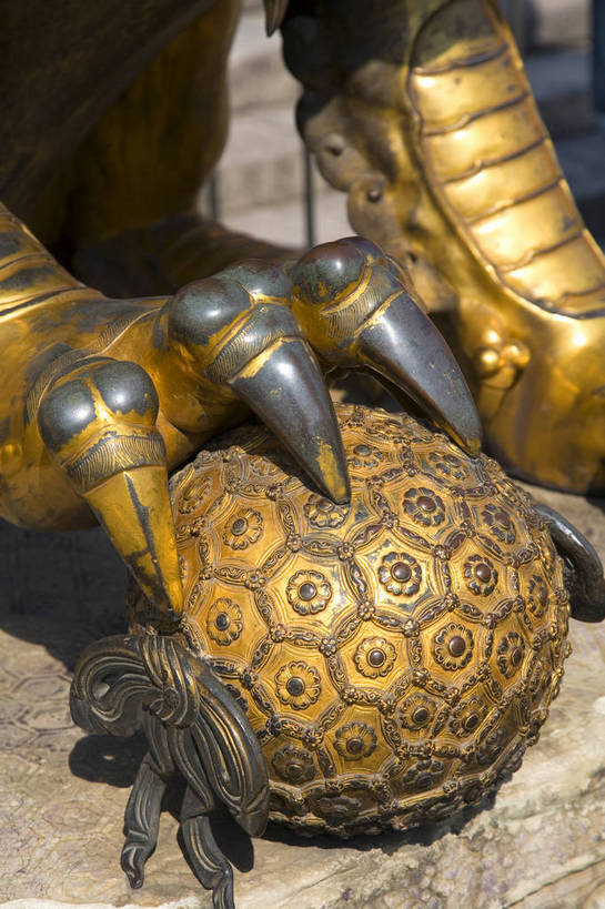 故宫,竖图,彩色,室外,特写,白天,旅游,度假,名胜古迹,标志建筑,地标,建筑,哺乳动物,野生动物,狮子,北京,中国,亚洲,局部,遗迹,墙,文化遗产,金黄,古迹,文物,娱乐,建设,古建筑,黄金,建筑物,黄色,动物,紫禁城,享受,休闲,金色,旅游胜地,放松,竖,摄影,部分,中国文化,狮,凶猛,古文明,东亚,中华人民共和国,残暴,凶残,彩图,旅行,传统文化,bj174